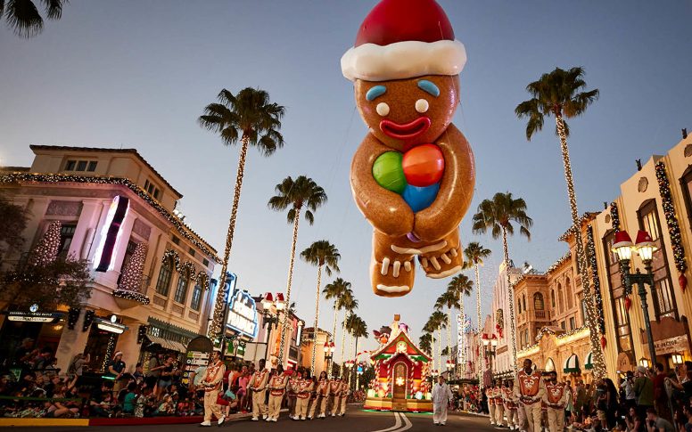 Universals-Holiday-Parade-Featuring-Macys-Gingy-Balloon-1170x731